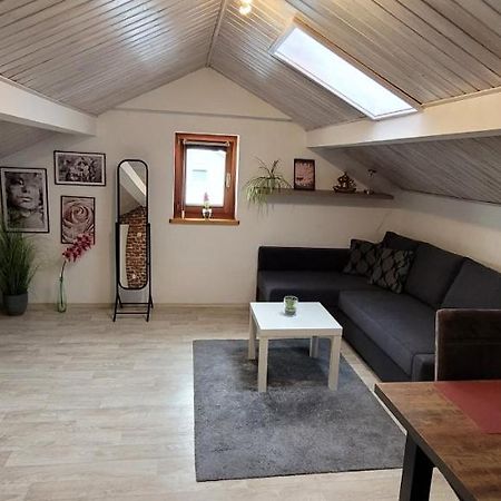 Kleine Gemuetliche Mansardenwohnung Im Suedosten Muenchens Assling Eksteriør billede