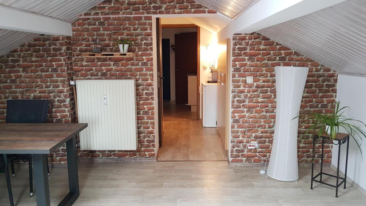 Kleine Gemuetliche Mansardenwohnung Im Suedosten Muenchens Assling Eksteriør billede