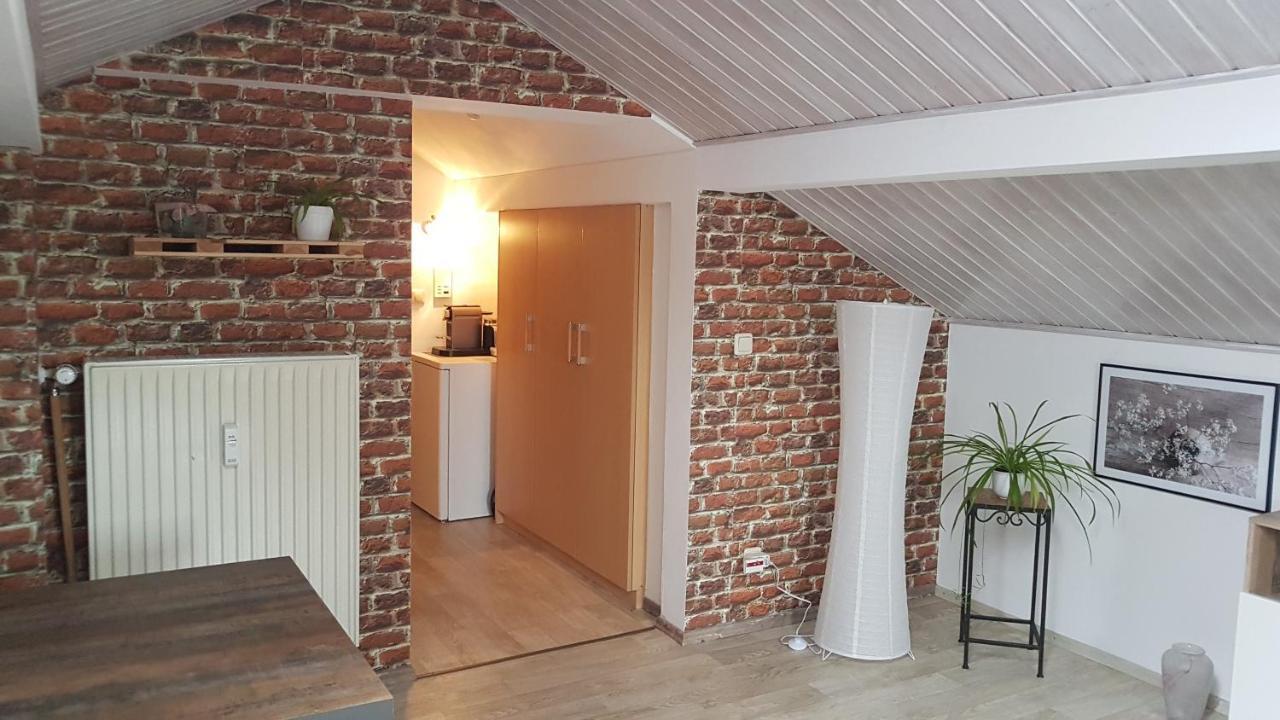Kleine Gemuetliche Mansardenwohnung Im Suedosten Muenchens Assling Eksteriør billede