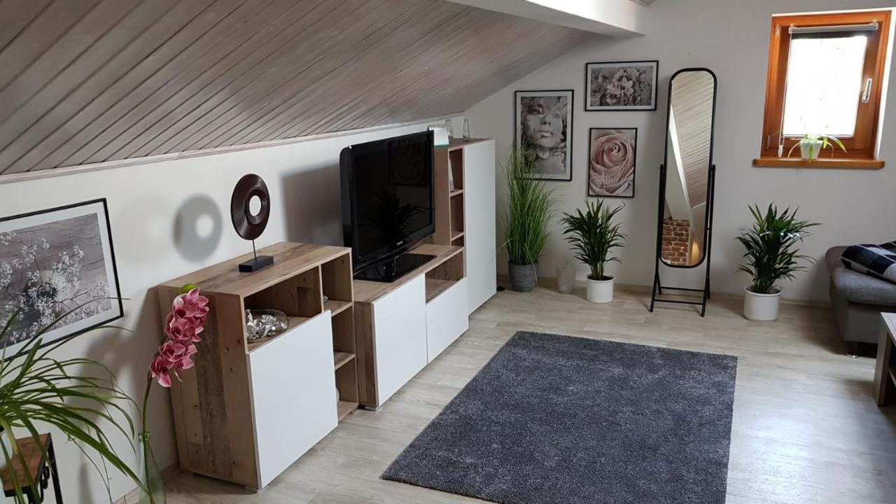 Kleine Gemuetliche Mansardenwohnung Im Suedosten Muenchens Assling Eksteriør billede