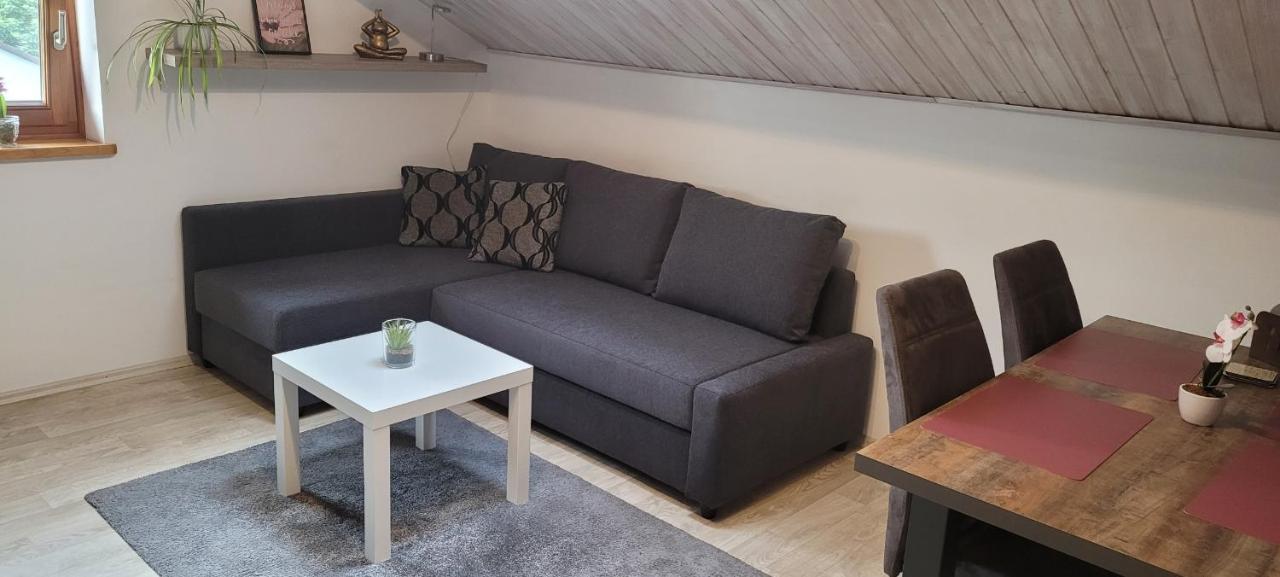 Kleine Gemuetliche Mansardenwohnung Im Suedosten Muenchens Assling Eksteriør billede